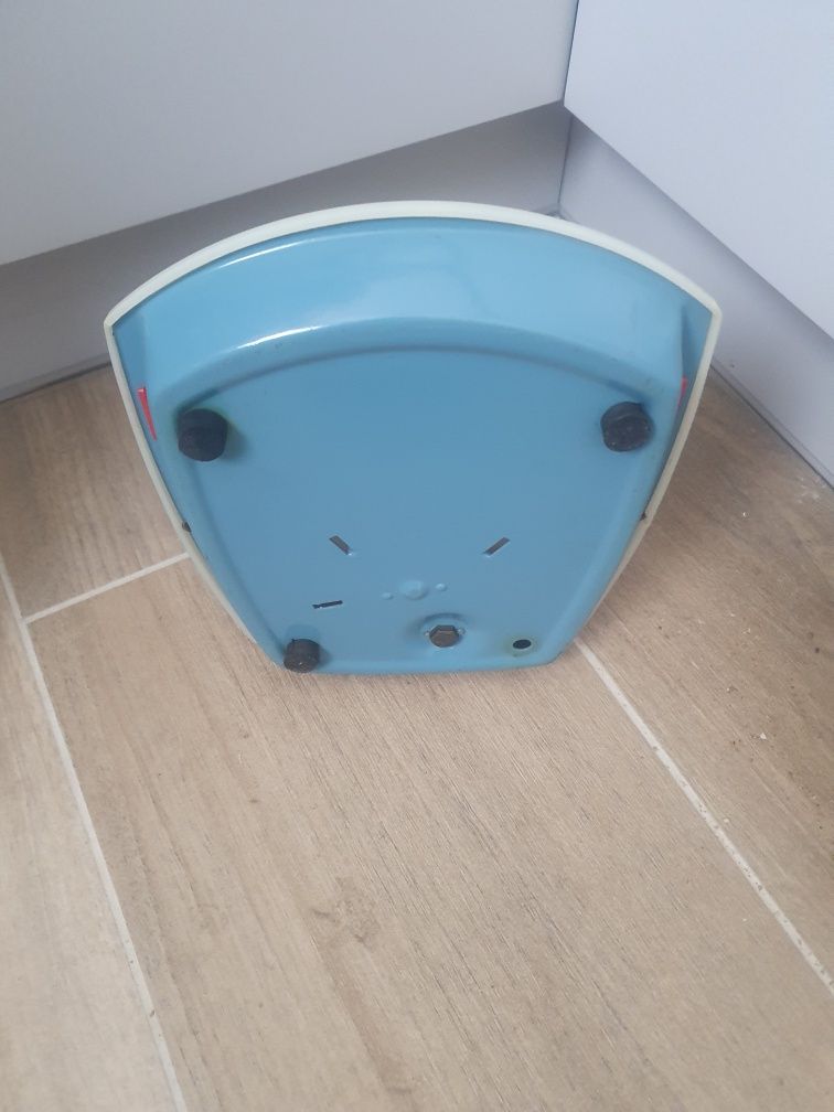 Stara waga kuchenna PRL