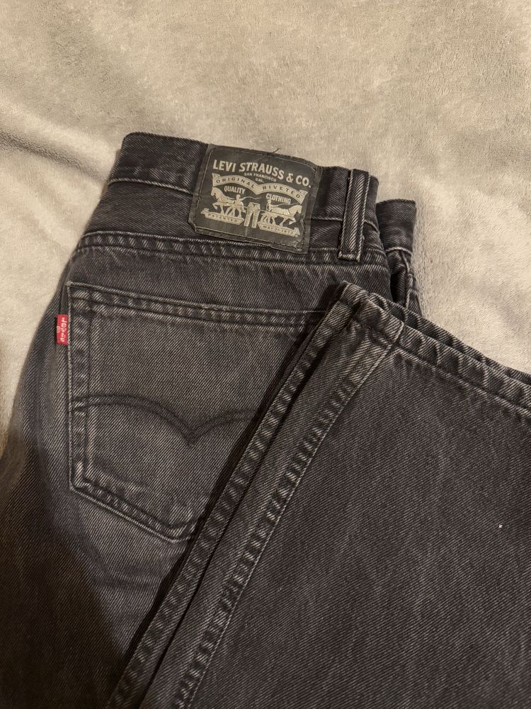 Czarne spodnie jeansowe Levi’s klasyczny dżins