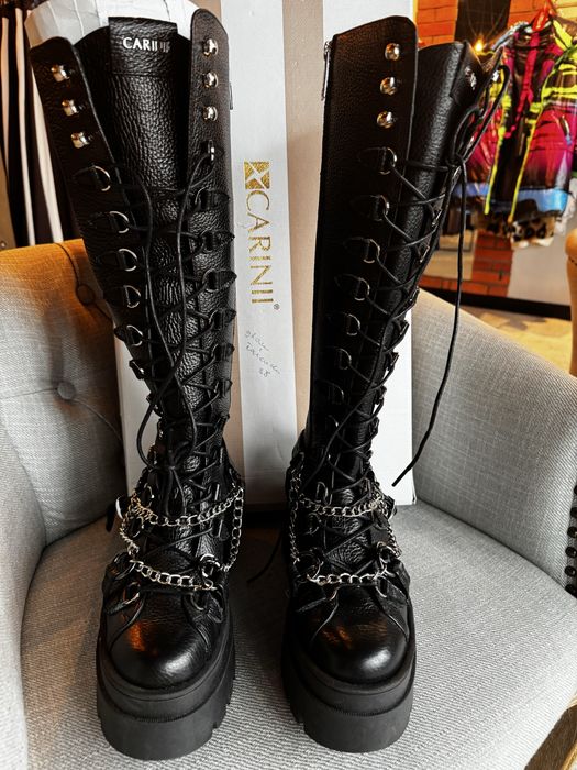 Buty typu glany carinii