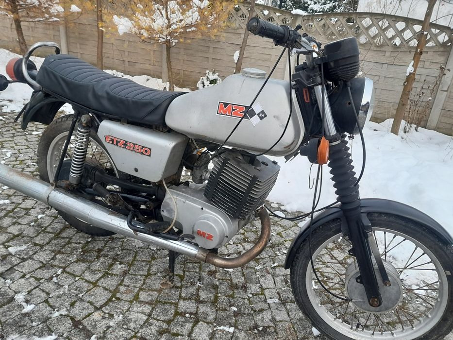 Mz etz 250 z dokumenrami na chodzie
