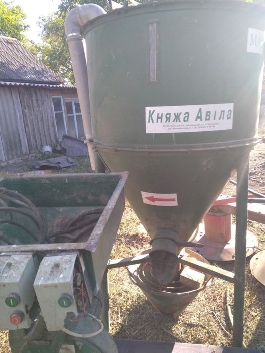 Комбікормовий змішувач «Княжа Авіла»