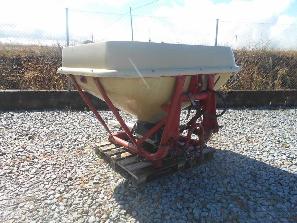 Espalhador de adubo aguirre 1.400L
