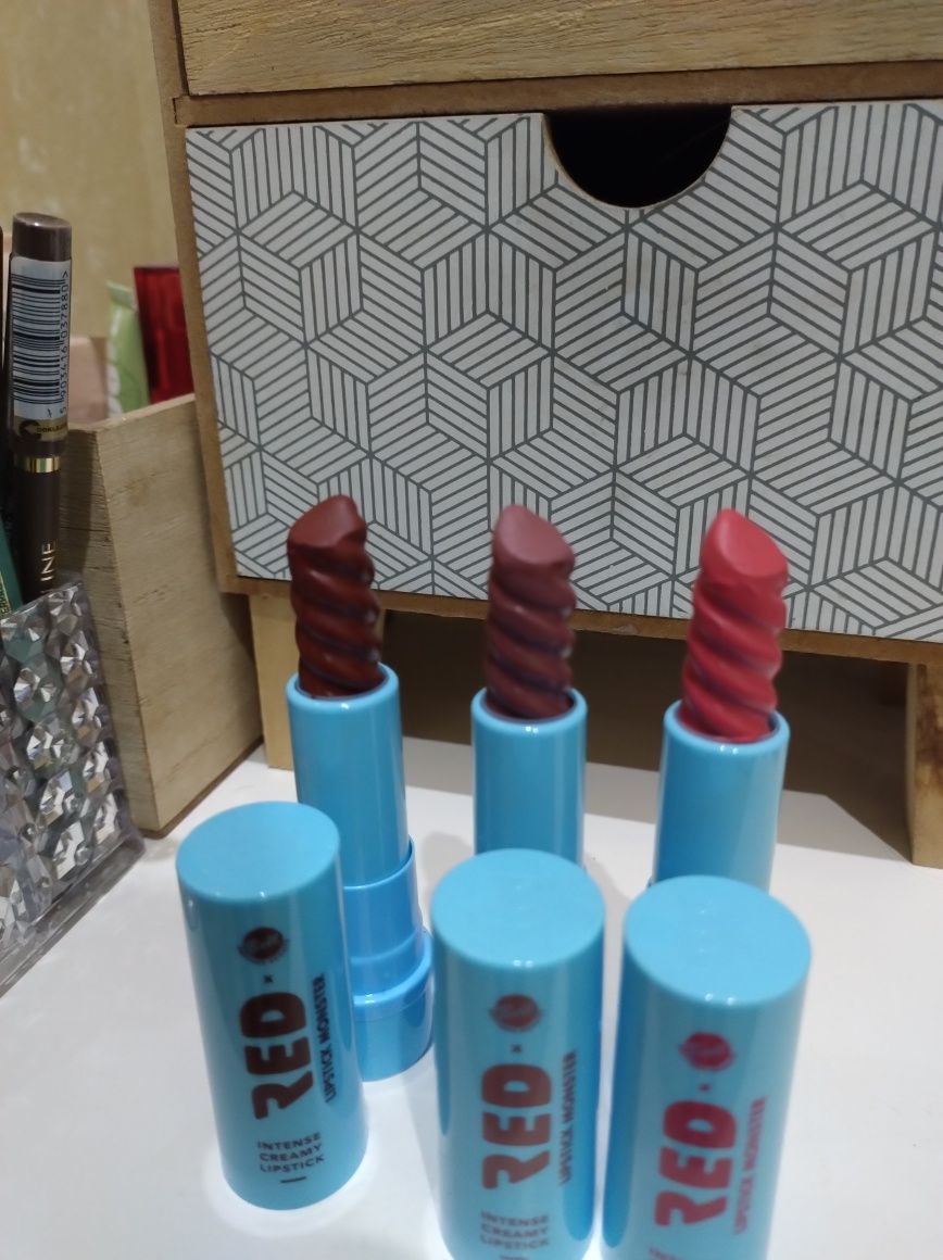 Bell x Red Lipstick Monster szminki zestaw trzech sztuk