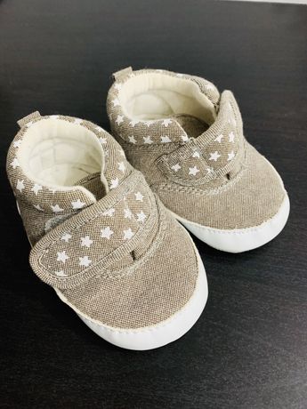 Buciki niemowlęce buty niechodki. 18 rozmiar