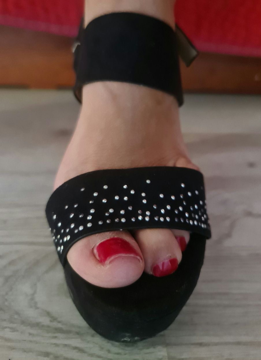 Sandalias pretas nr 35