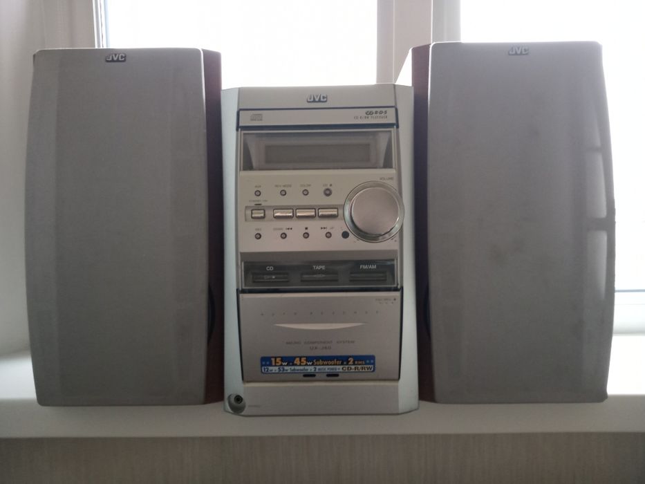 Музичний центр JVC з мощними колонками
