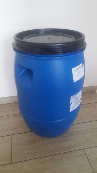 pojemnik nieduża beczka plastikowa zamykana 60 x 40 cm, ok 50L litrów