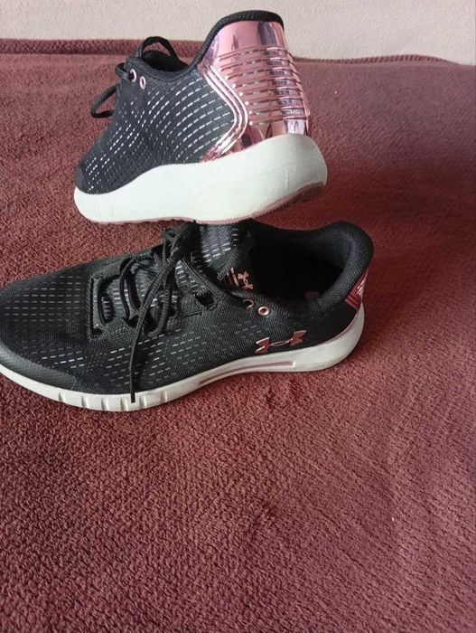 Продам кросівки,Under Armour розмір 39 та кросівки Bench розмір 41