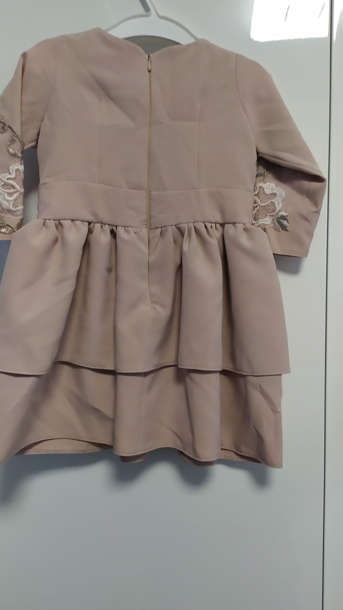 Elegancka sukienka dla dziewczynki.Szyta na miarę. Wesele,roczek