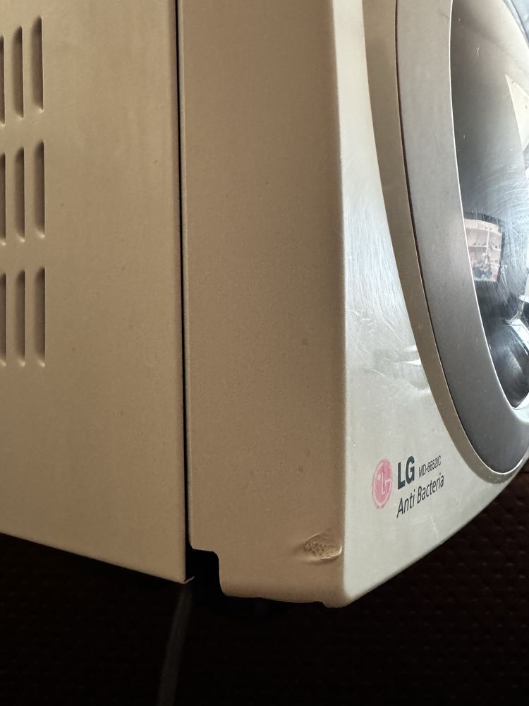 Мікрохвильова піч LG MD-6652IC з грилем і тостером