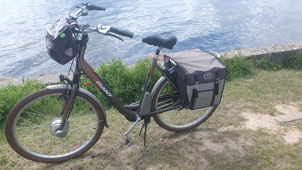Rower  z wspomganiem elektrycznym Giant
