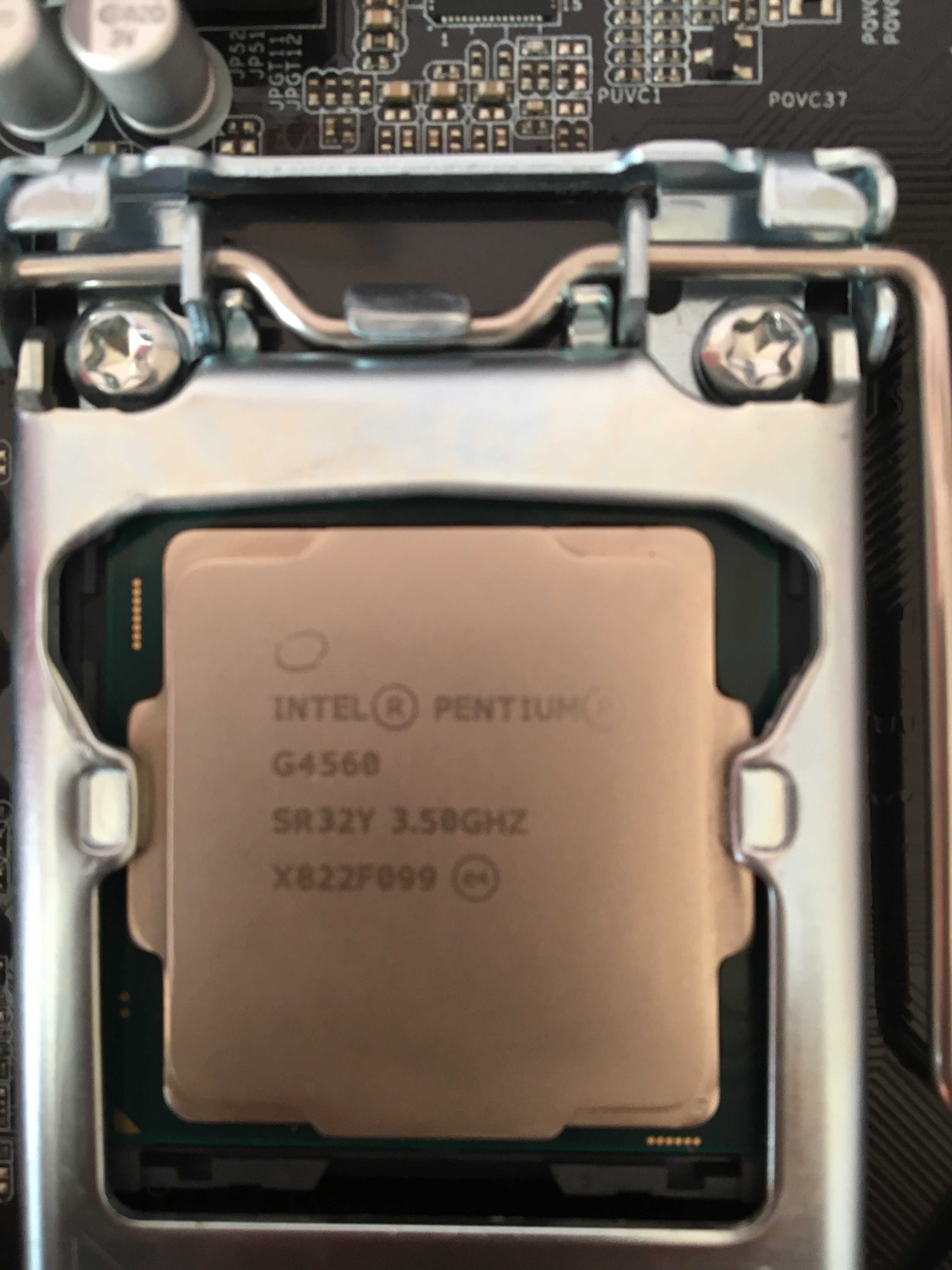 Материнська плата ASRock H110M-HDV R3.0 + Pentium G4560