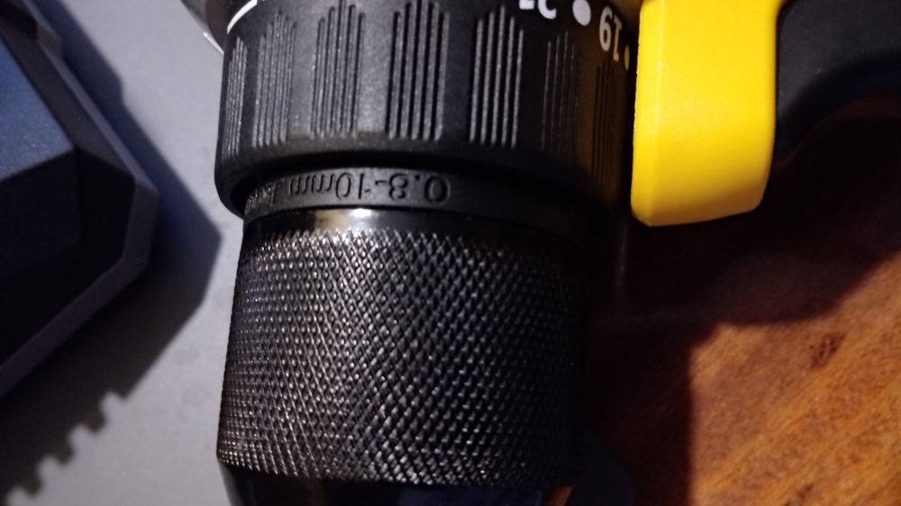 Шурупокрут DeWalt DCD805