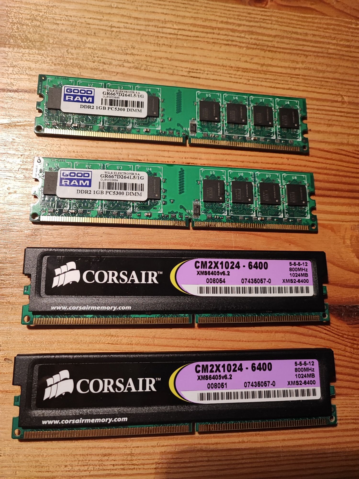 Комплект оперативной памяти Corsair DDR2 2Gb (1Gb+1Gb] 800MHz PC2 6400