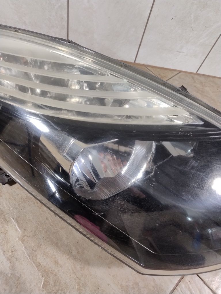 Renault grand scenic 3 lampa prawy przód uszkodzone mocowania Europa