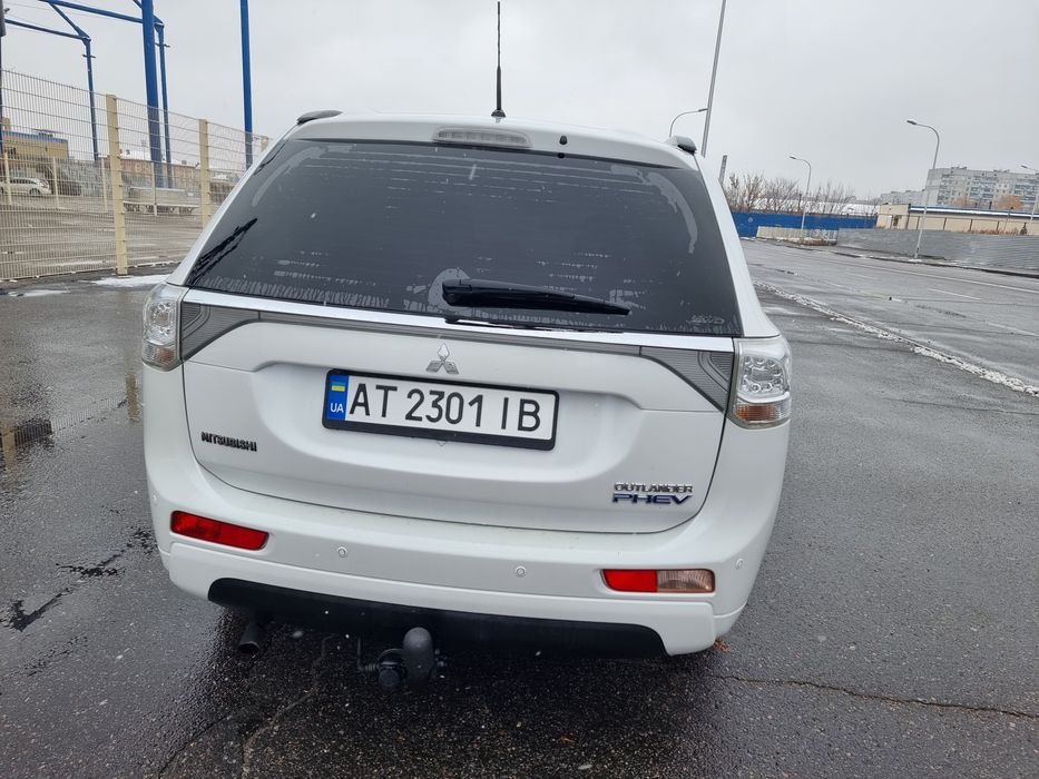 Mitsubishi Outlander PHEV 2014