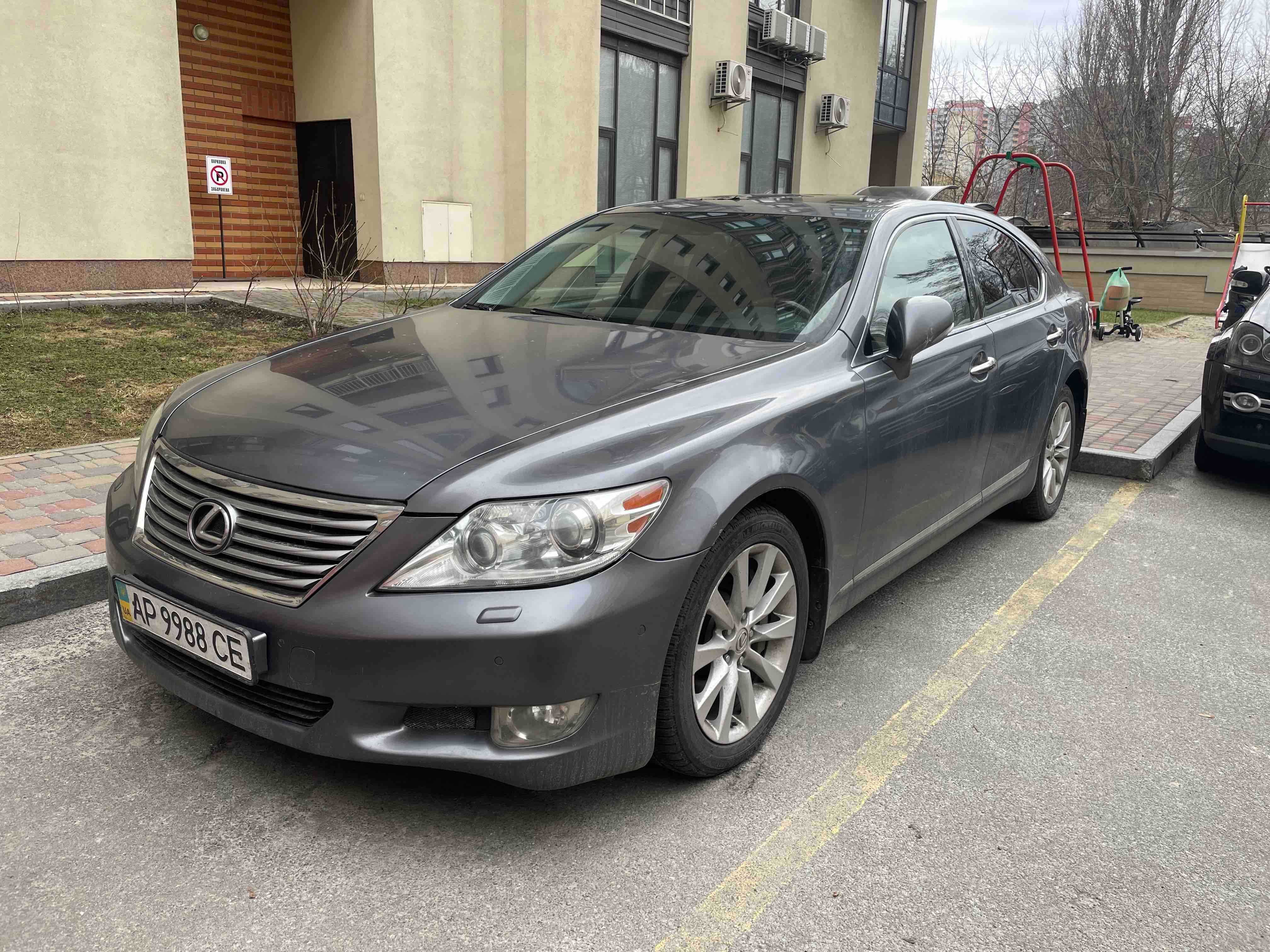 Продаж  Lexus LS 460, рік випуску 2012