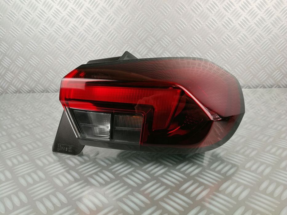 90194153 lampa prawa prawy tył tylna w błotnik OPEL CORSA F VI 6 2019- EURO