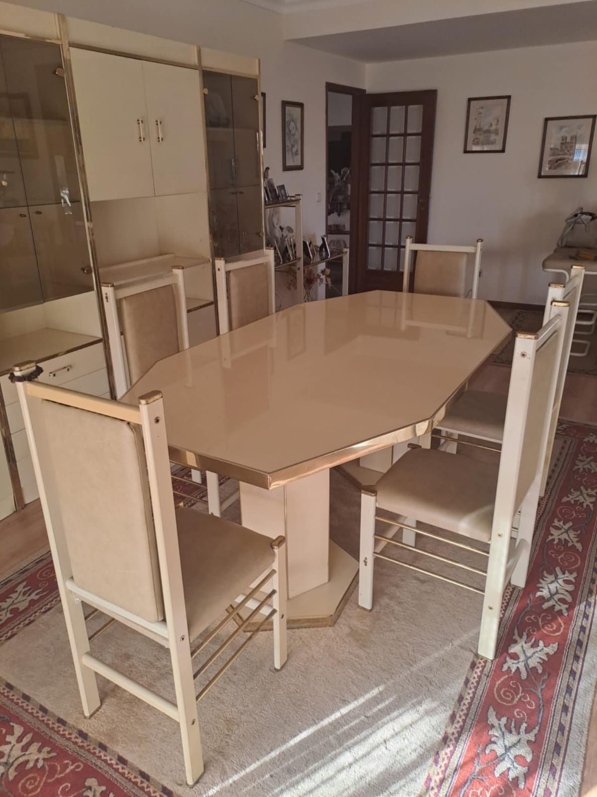 Mesa para sala de jantar com oferta de 6 cadeiras