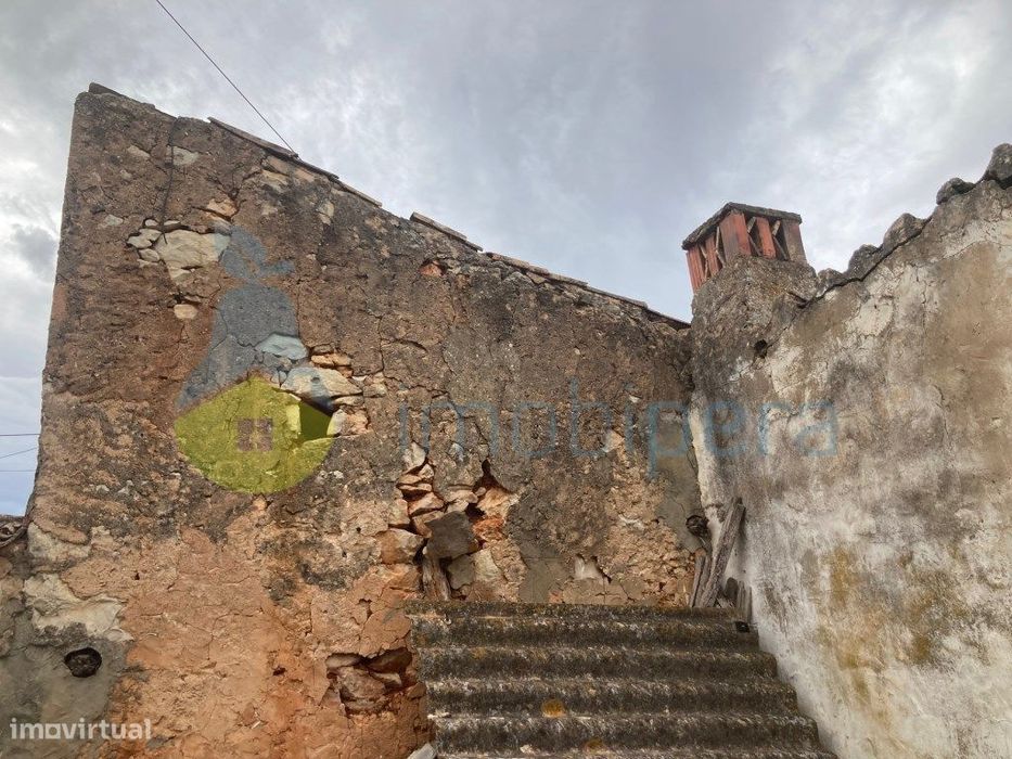Lote De Terreno Com Ruínas Em Cerro Do Ouro
