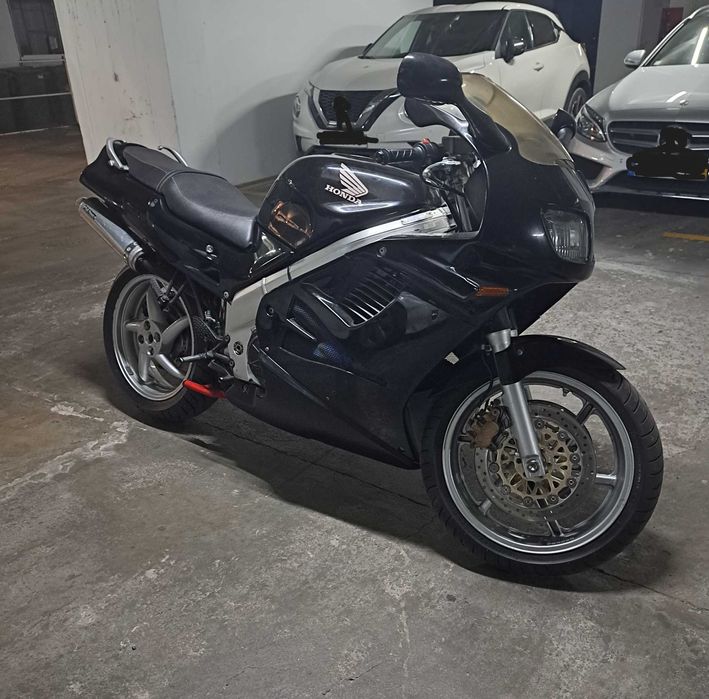 Honda VFR 750 - Modelo icónico de 1995