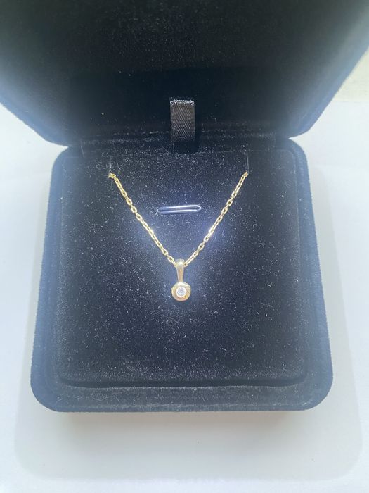 Золота підвіска з діамантом