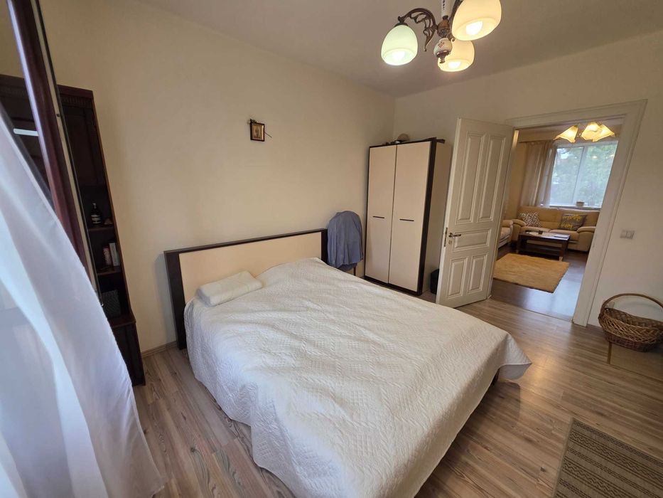 Особняк Городок в.Мазепи знаходиться в гарному з багатою зеленню місці