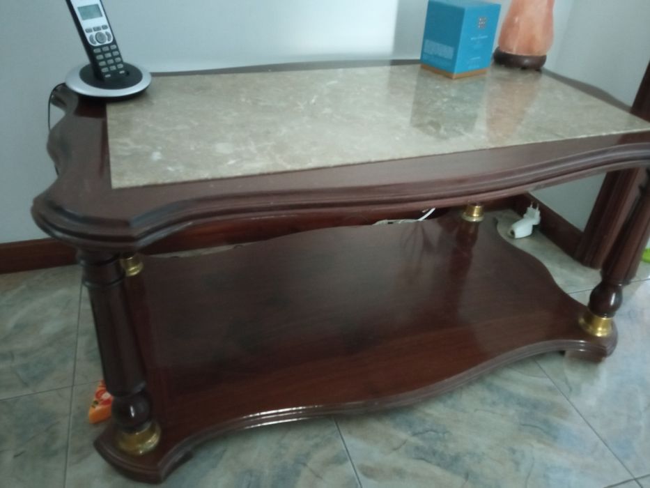Mesa de centro em mármore