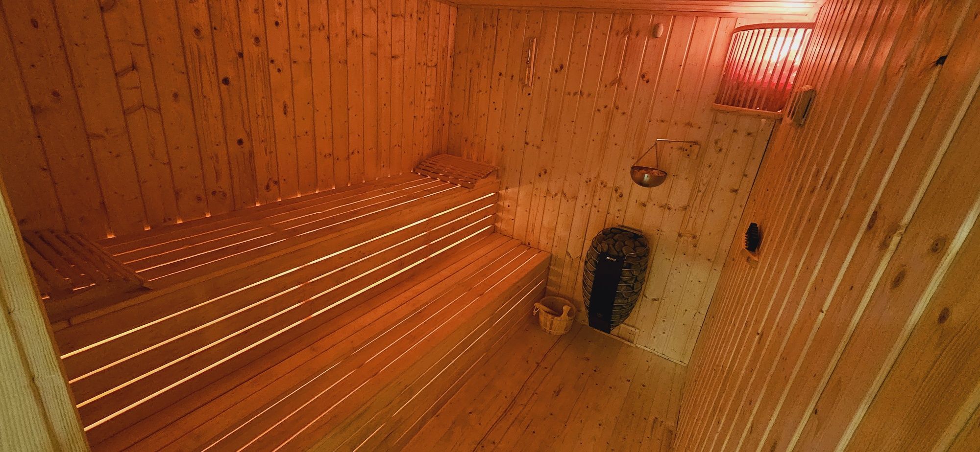Domek nad jeziorem sauna jacuzzi balia panieński