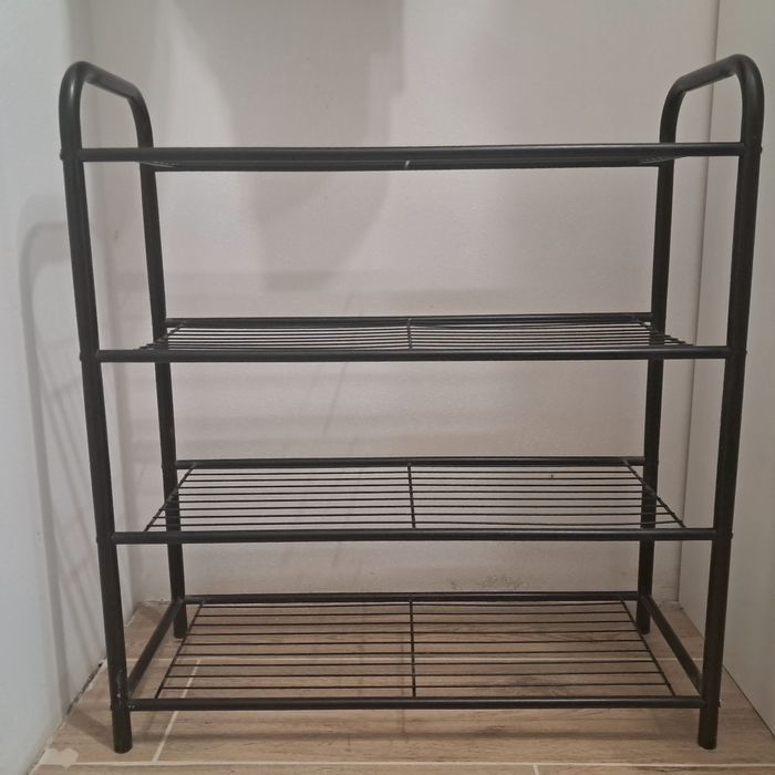 Metalowa szafka na buty
