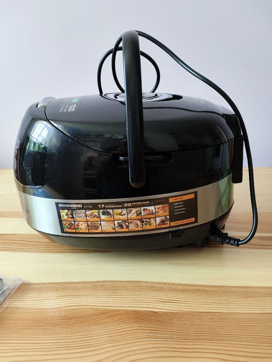 Sprzedam multicooker redmond