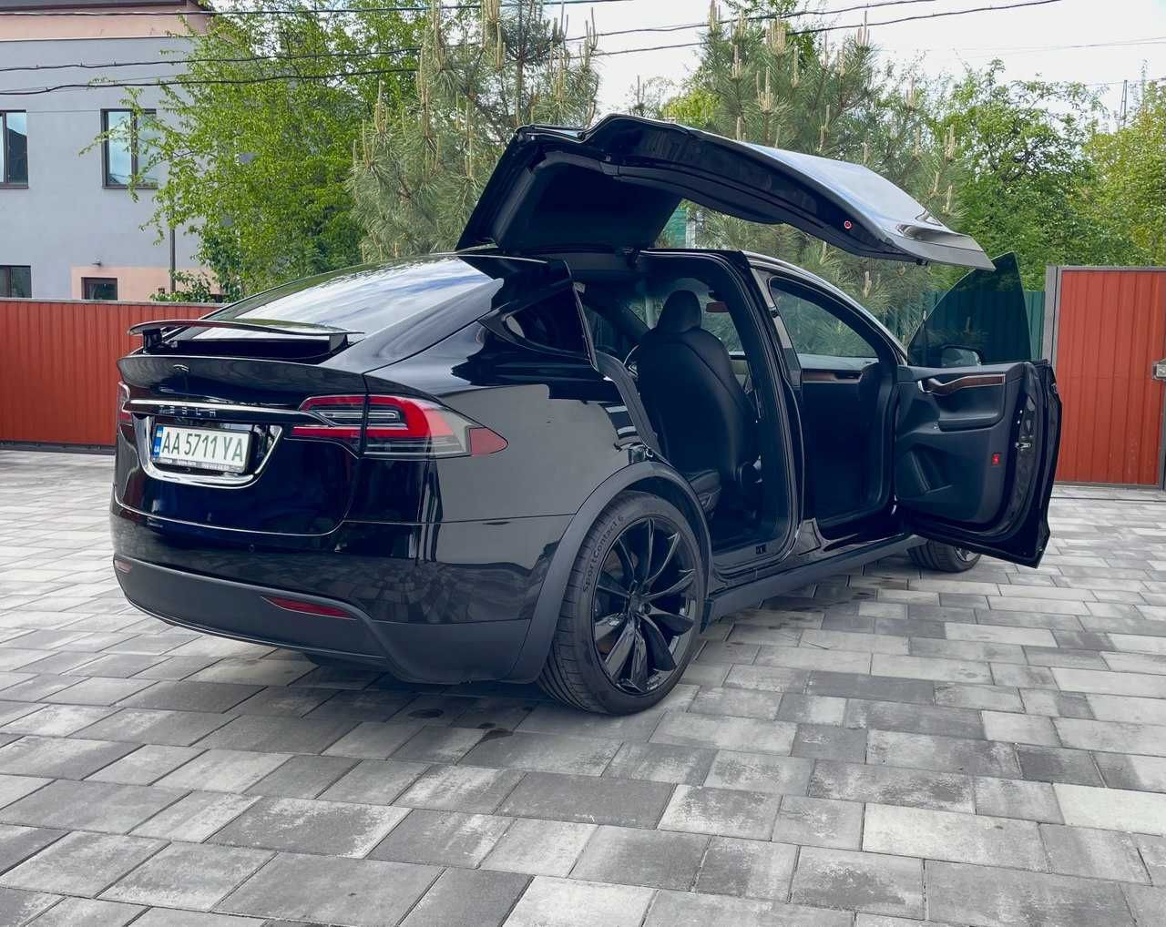 Оренда Tesla Model X Long Range Бронь Авто