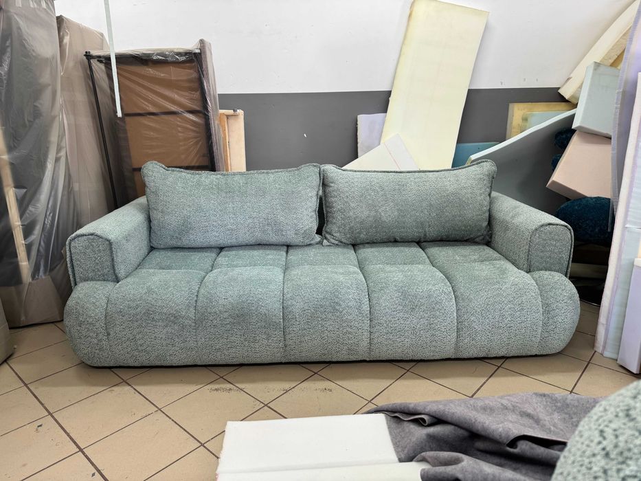 WYPRZEDAŻ! Sofa Boucle II w mięsistej tkaninie.