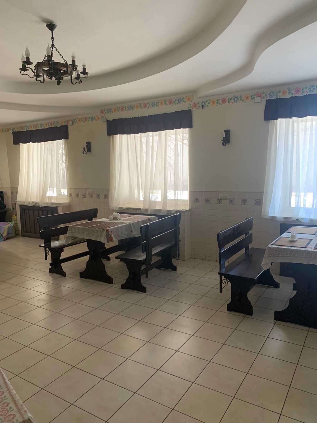 Адмінбудівля з готельними номерами, кафе