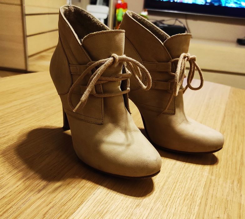 Botki  roz.37,na obcasie 10 cm, wiązane- skóra