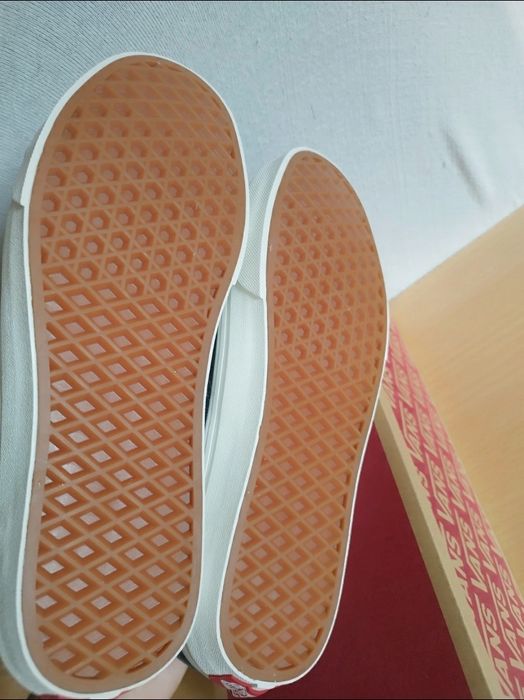 Vans Old Skool tamanho 40,5 novos sem etiqueta, caixa original.