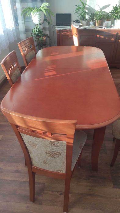 Sprzedam stół z krzesłami