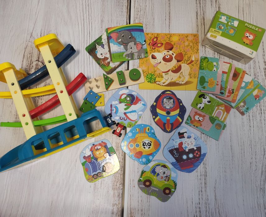 Пазли для найменших та розвиваючі іграшки набором