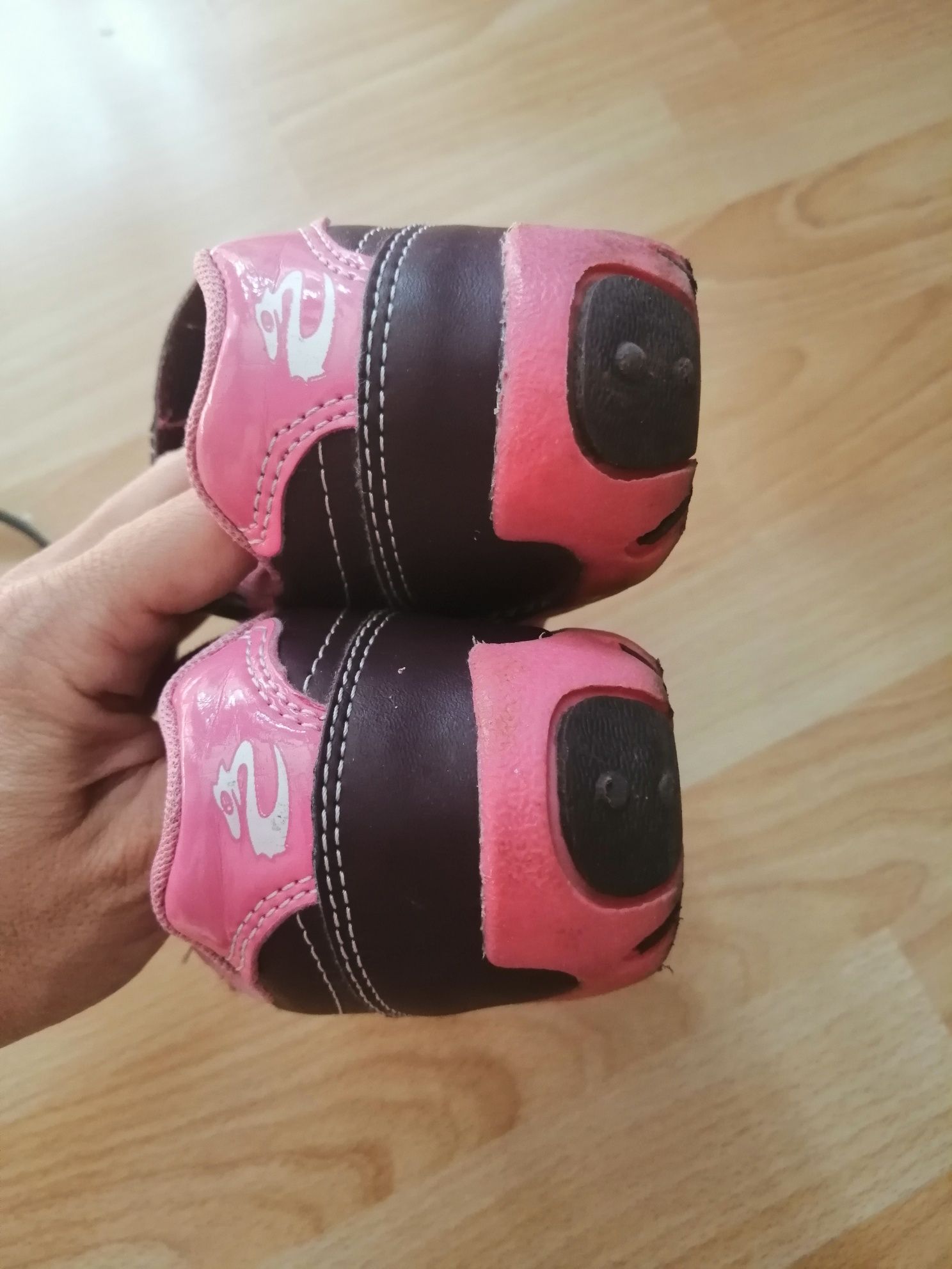 Buty sportowe na rzepy 28 Cupcake adidasy
