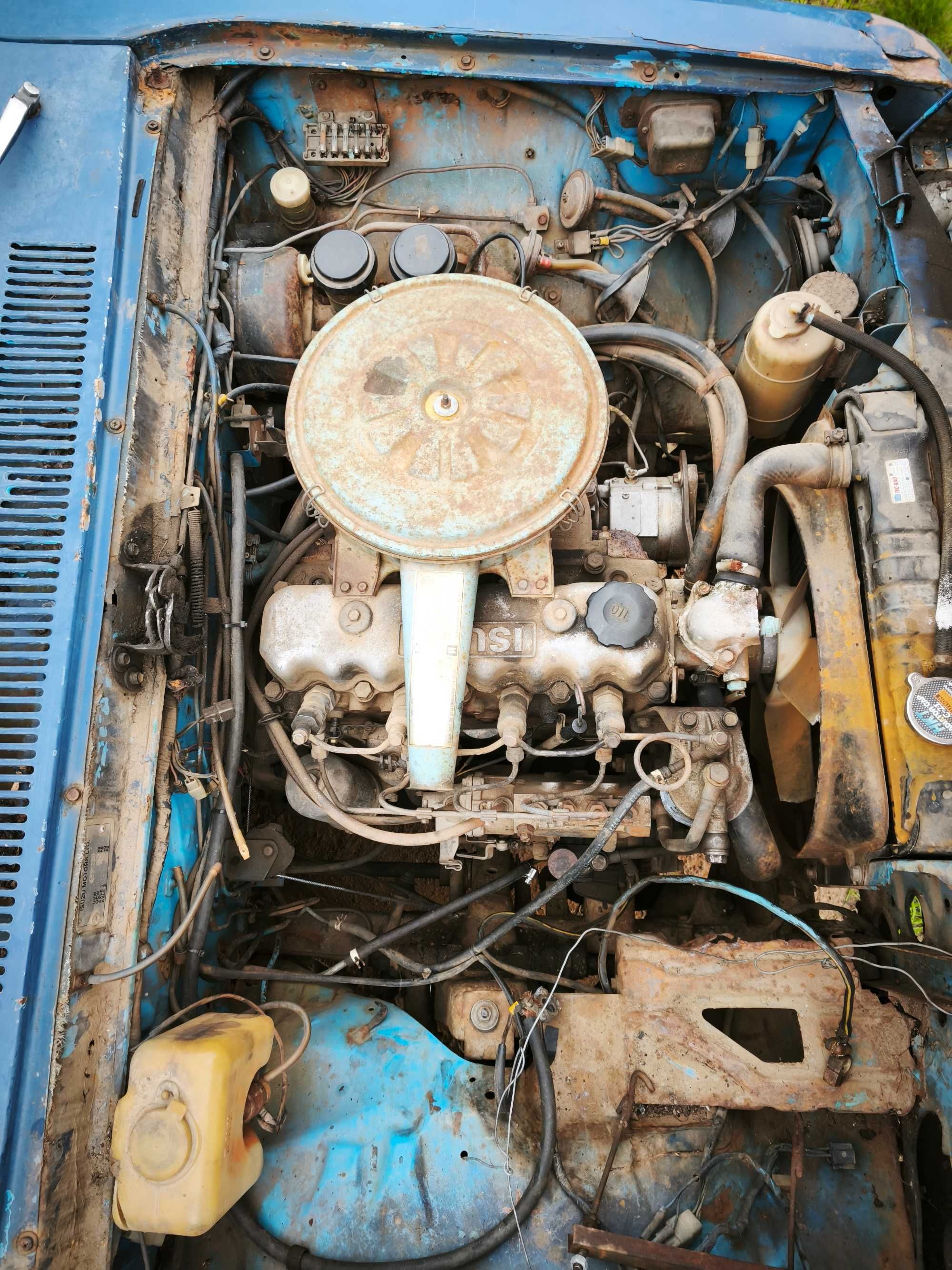 ISUZU AZUL KB-25D Clássico