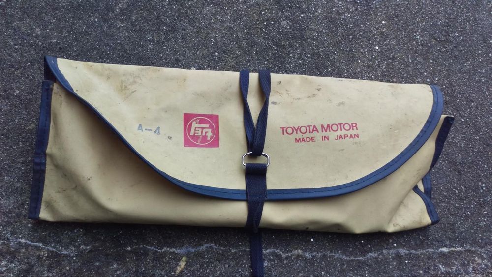 Toyota Corolla KE30 de 1975 – Clássico em excelente estado