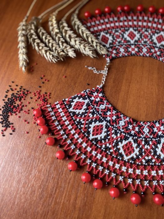 Силянка з бісеру, вироби, намисто з бісеру