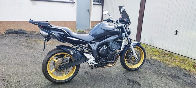 Yamaha Fz6n 2005, złote felgi. Fazer naked