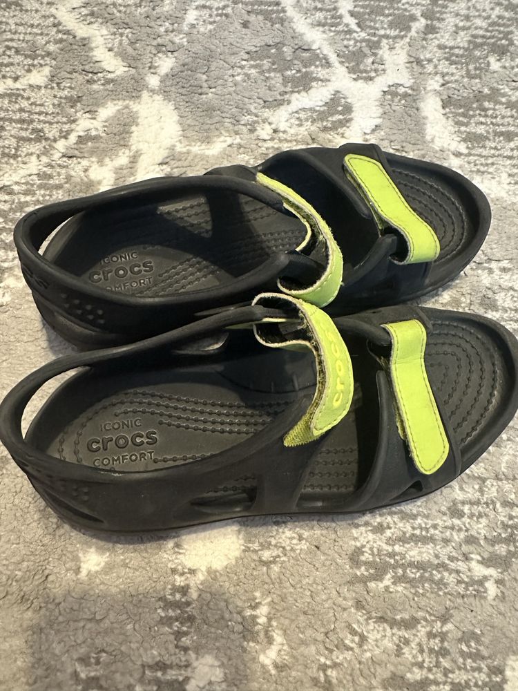 Босоніжки від crocs