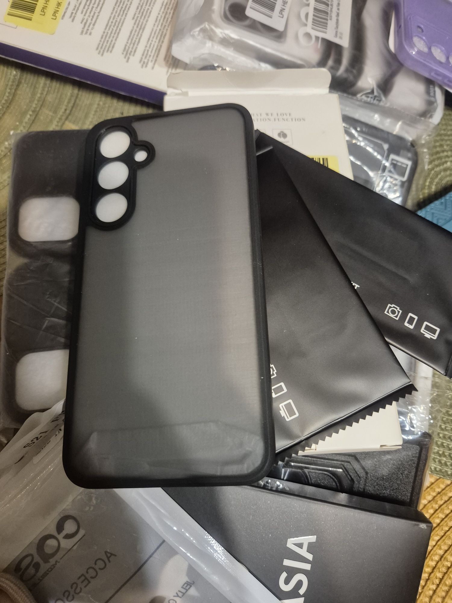 Zestaw etui do telefonów ponad 50sztuk plus szkla