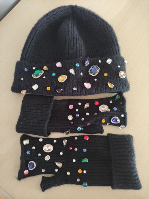 Czapka rękawiczki z kamieniami włoskie