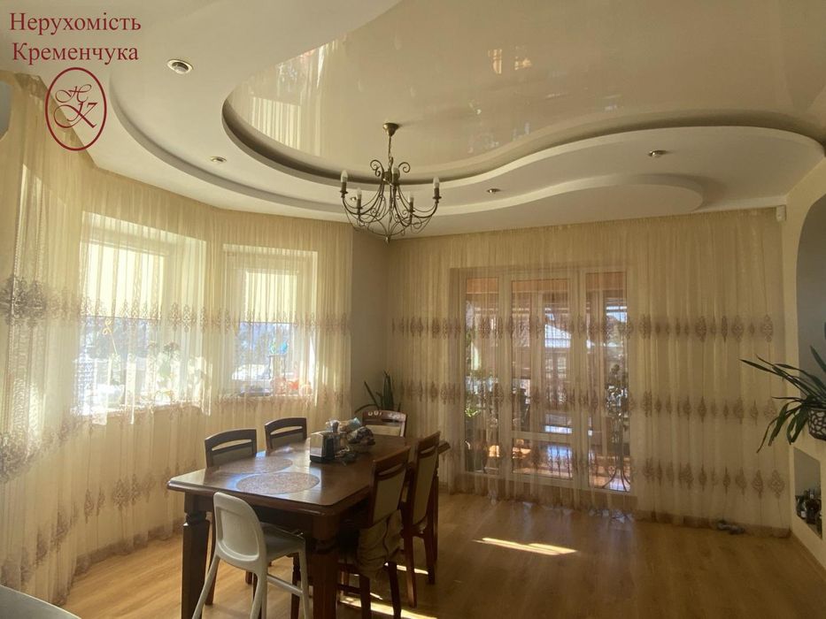 Продаж просторий та сучасний будинок комфорт-класу.