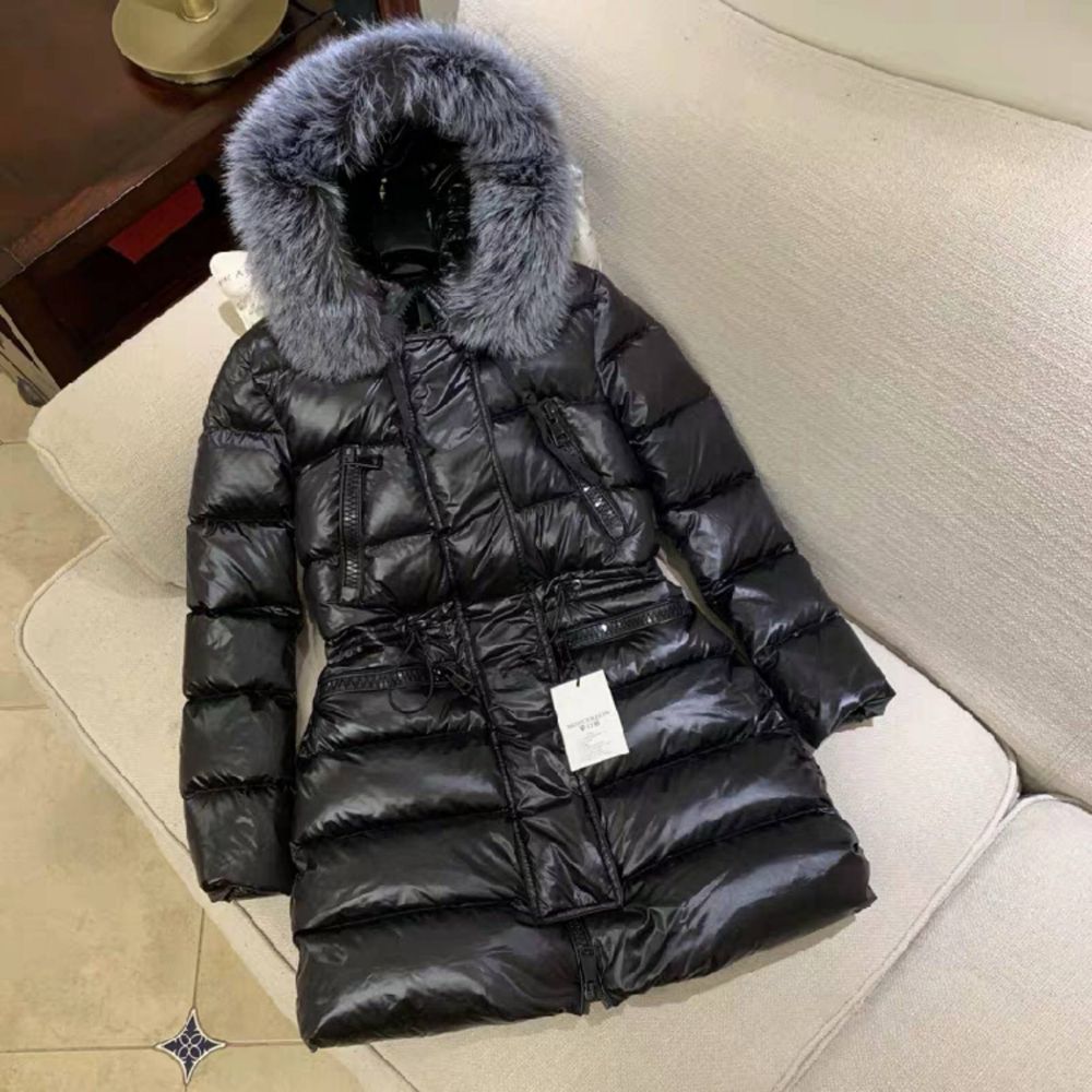 Пуховики с натур мехом чернобурки Moncler XS,S,M
