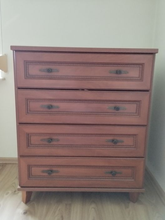 Sprzedam komodę z czterema szufladami