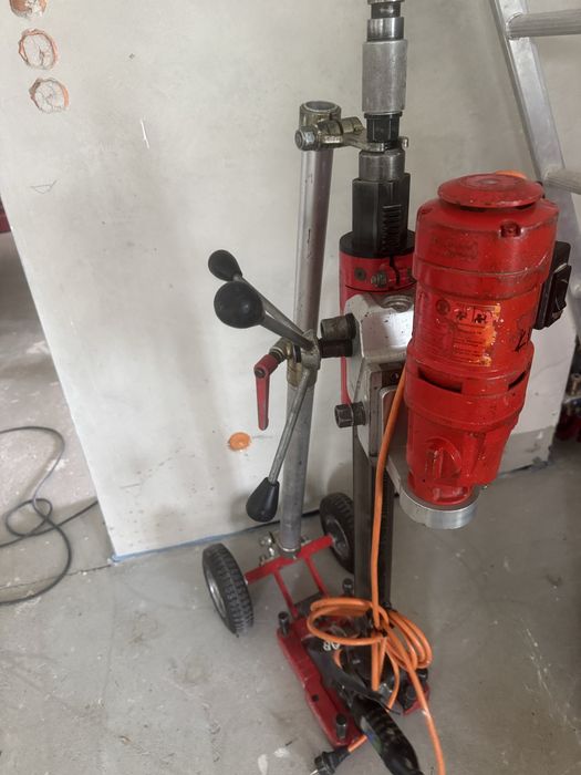 Weka DK18. Wiertnica diametowa ze statywem